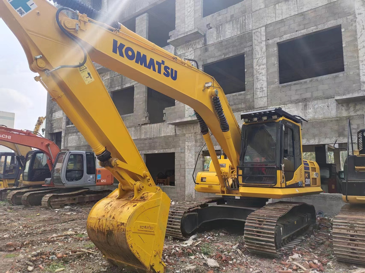 KOMATSU PC200-8N1 - Escavadora de rastos: foto 5 KOMATSU PC200-8N1 - Escavadora de rastos: foto 5