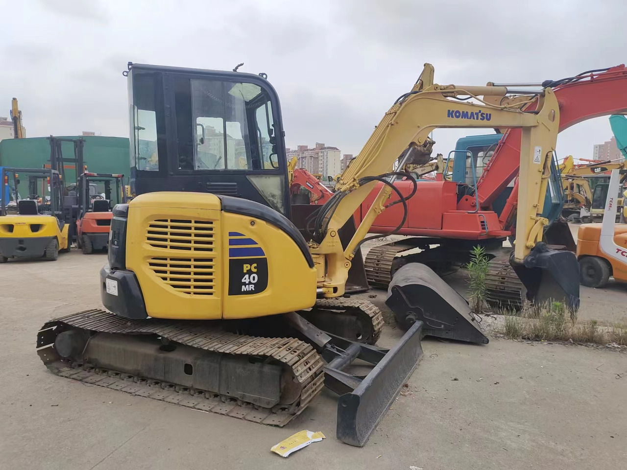 KOMATSU PC40MR - Mini escavadeira: foto 1 KOMATSU PC40MR - Mini escavadeira: foto 1