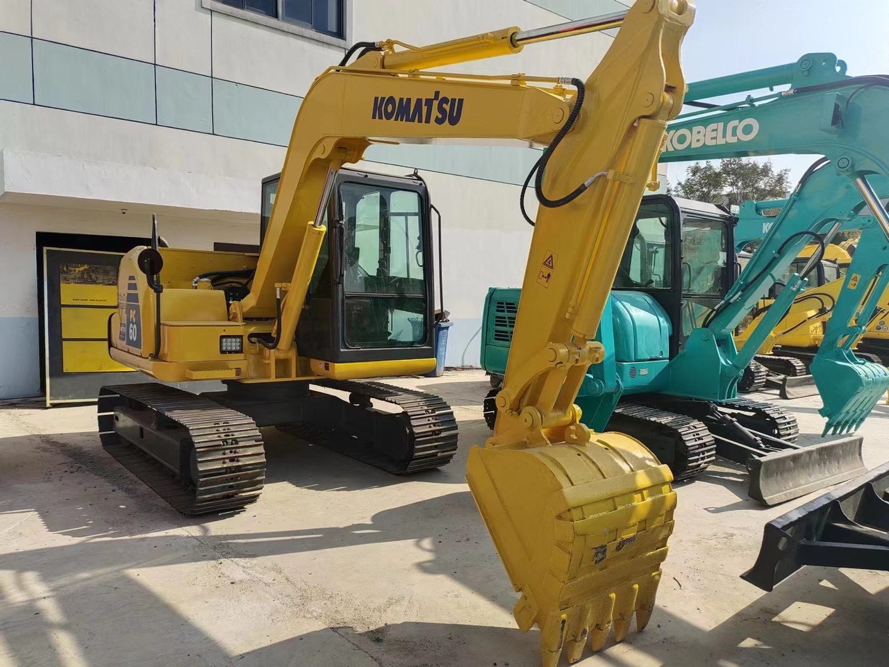 KOMATSU PC60-8 - Mini escavadeira: foto 2 KOMATSU PC60-8 - Mini escavadeira: foto 2