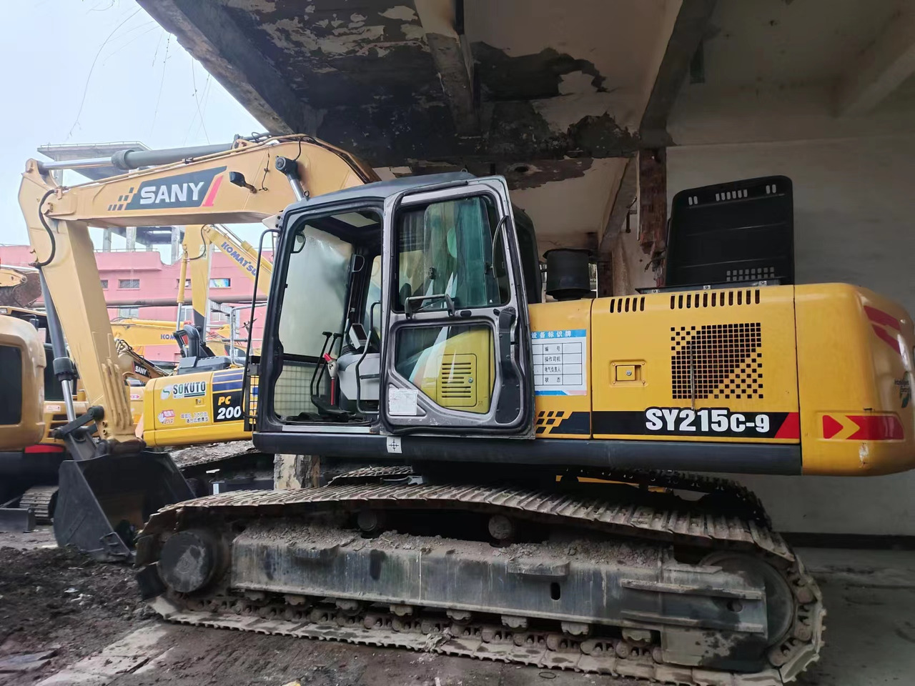 SANY SY215C-9 - Escavadora de rastos: foto 1 SANY SY215C-9 - Escavadora de rastos: foto 1