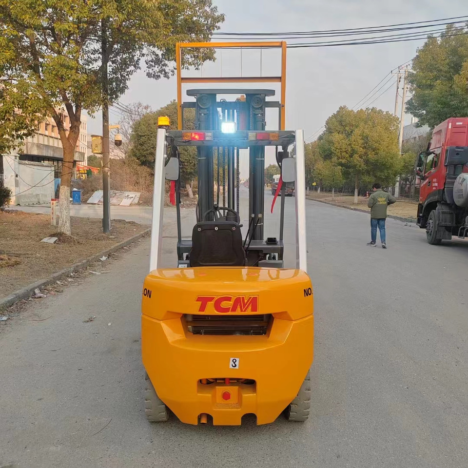 TCM FD30 diesel ISUZU engine forklift from Japan - Empilhadeira a diesel: foto 2 TCM FD30 diesel ISUZU engine forklift from Japan - Empilhadeira a diesel: foto 2