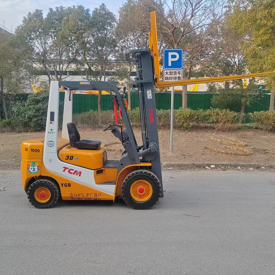 TCM FD30 diesel ISUZU engine forklift from Japan - Empilhadeira a diesel: foto 1 TCM FD30 diesel ISUZU engine forklift from Japan - Empilhadeira a diesel: foto 1