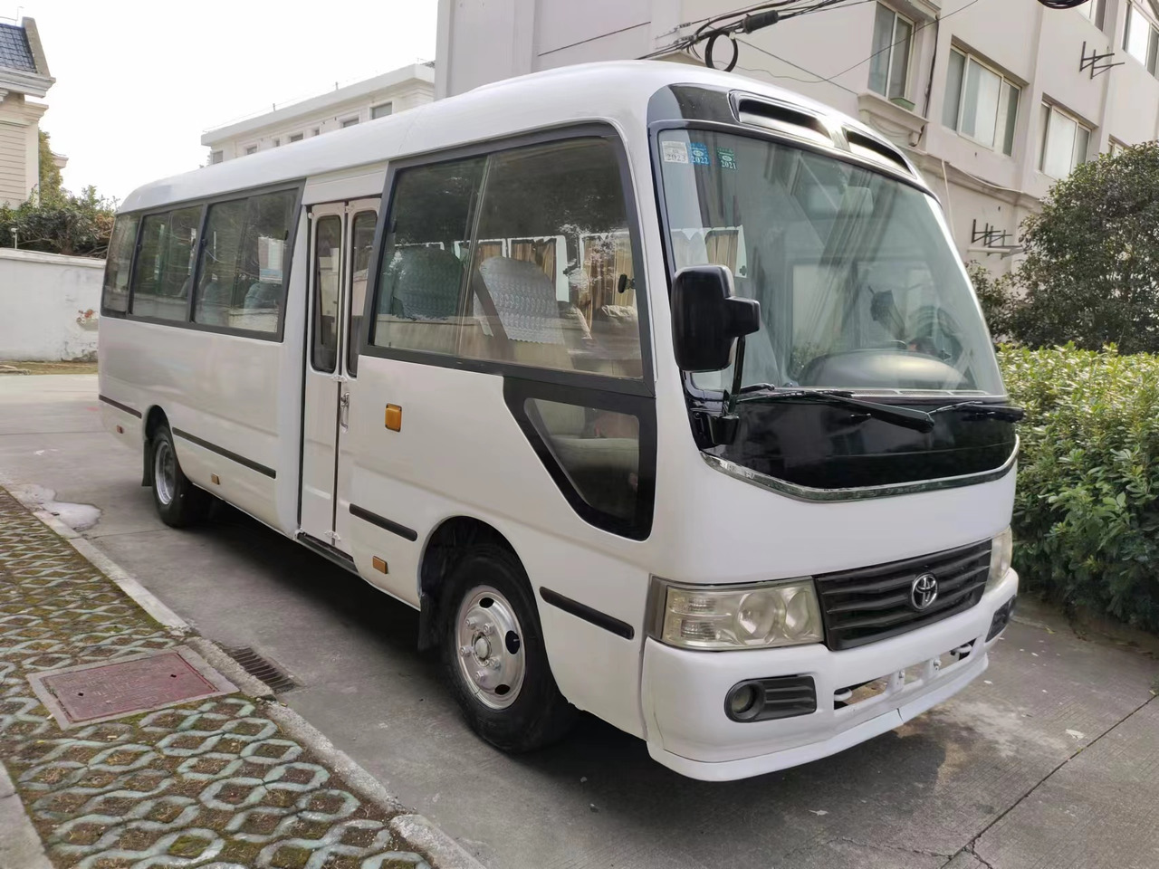 TOYOTA coaster - Minibus, Furgão de passageiros: foto 1 TOYOTA coaster - Minibus, Furgão de passageiros: foto 1