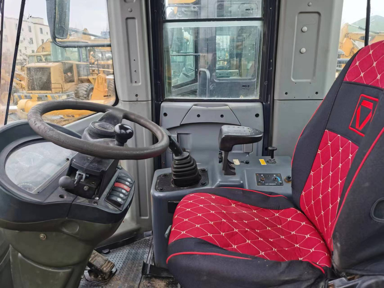 XCMG ZL50GN 95%new good condition 5Ton loader - Pá carregadora de rodas: foto 4 XCMG ZL50GN 95%new good condition 5Ton loader - Pá carregadora de rodas: foto 4