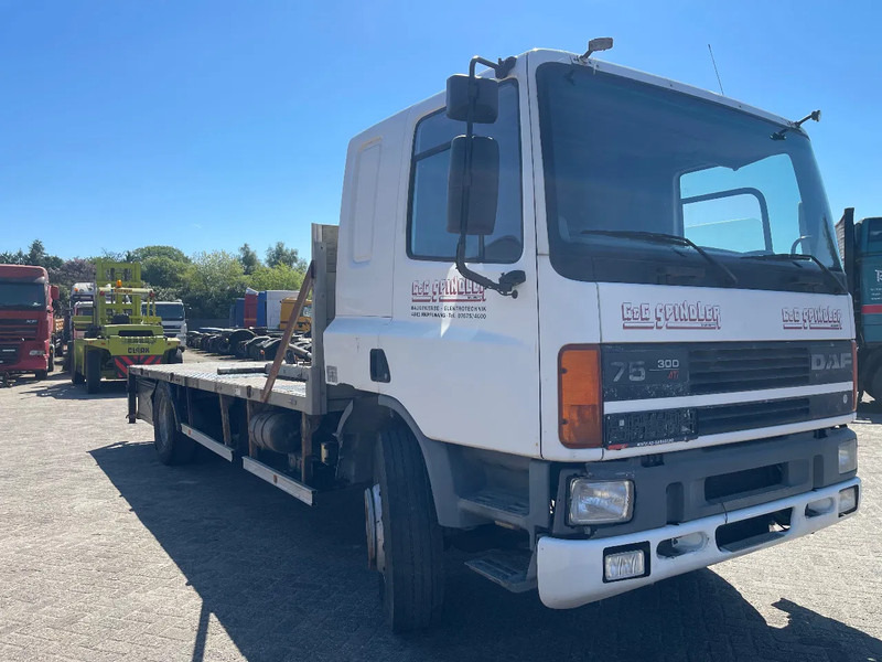 DAF 75.300 FLATBED TRUCK - Camião de caixa aberta/ Plataforma: foto 1 DAF 75.300 FLATBED TRUCK - Camião de caixa aberta/ Plataforma: foto 1