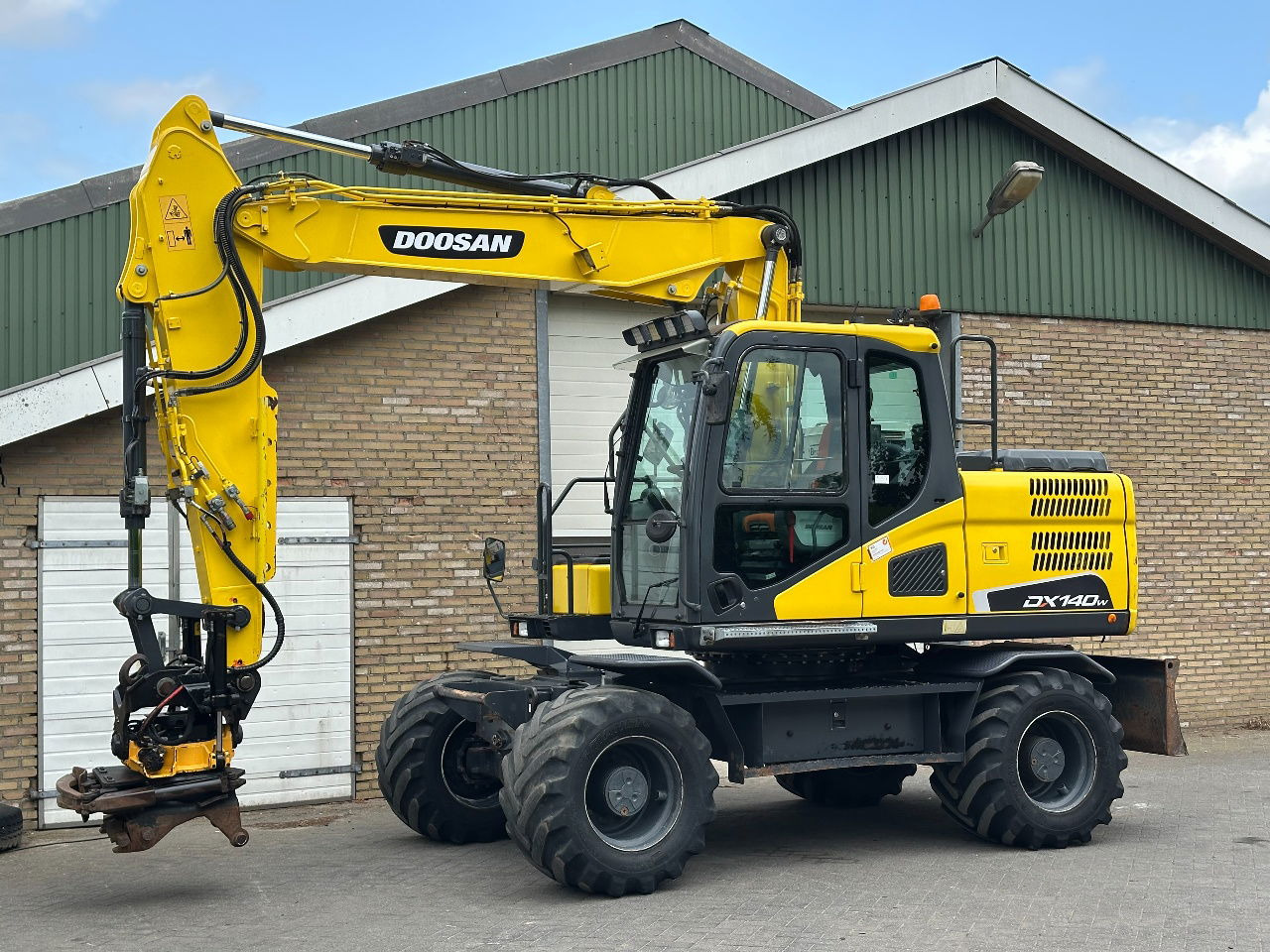 Doosan DX140W-5 - Escavadeira de rodas: foto 2 Doosan DX140W-5 - Escavadeira de rodas: foto 2