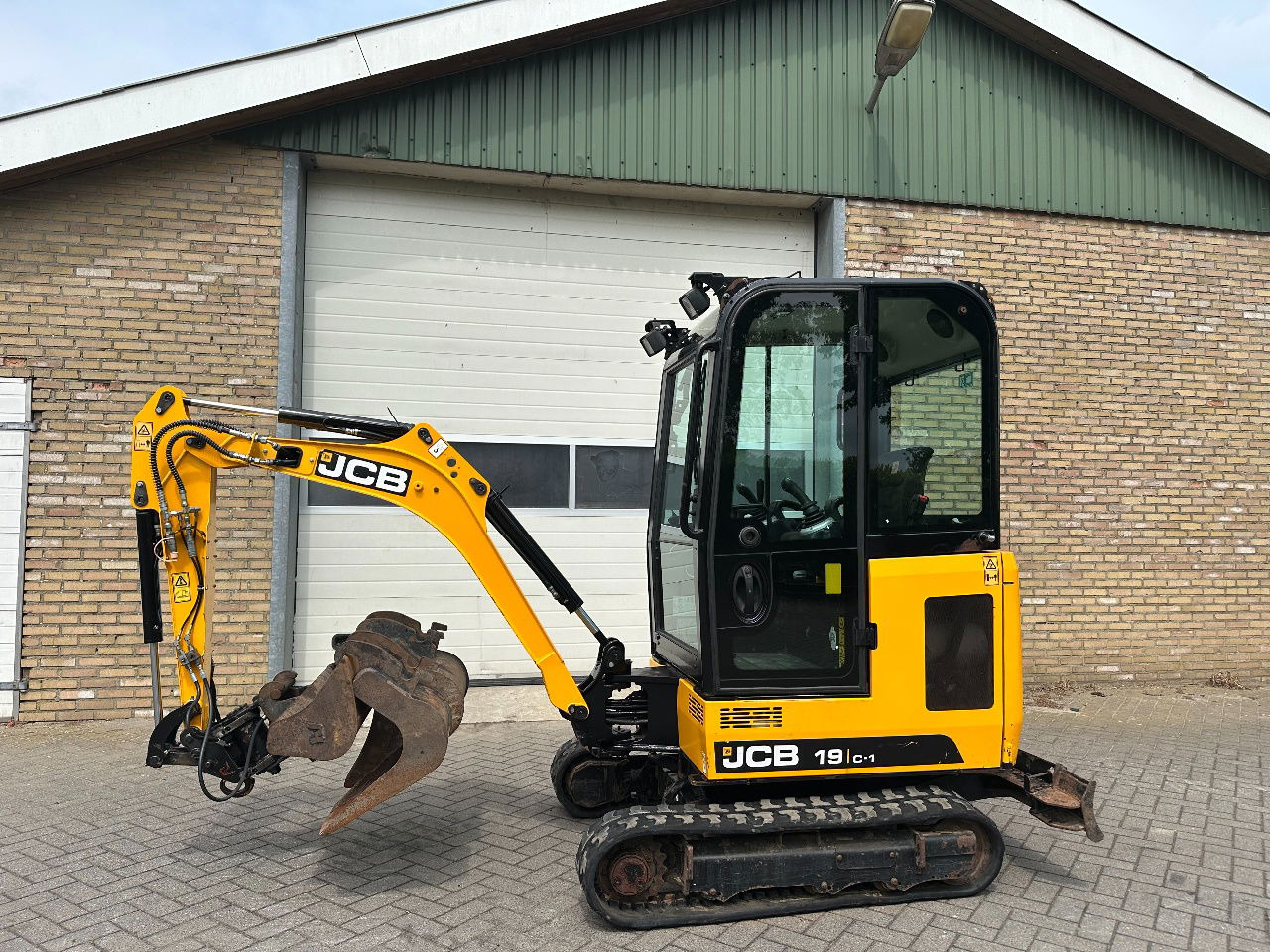 JCB 19 c1 - Mini escavadeira: foto 1 JCB 19 c1 - Mini escavadeira: foto 1