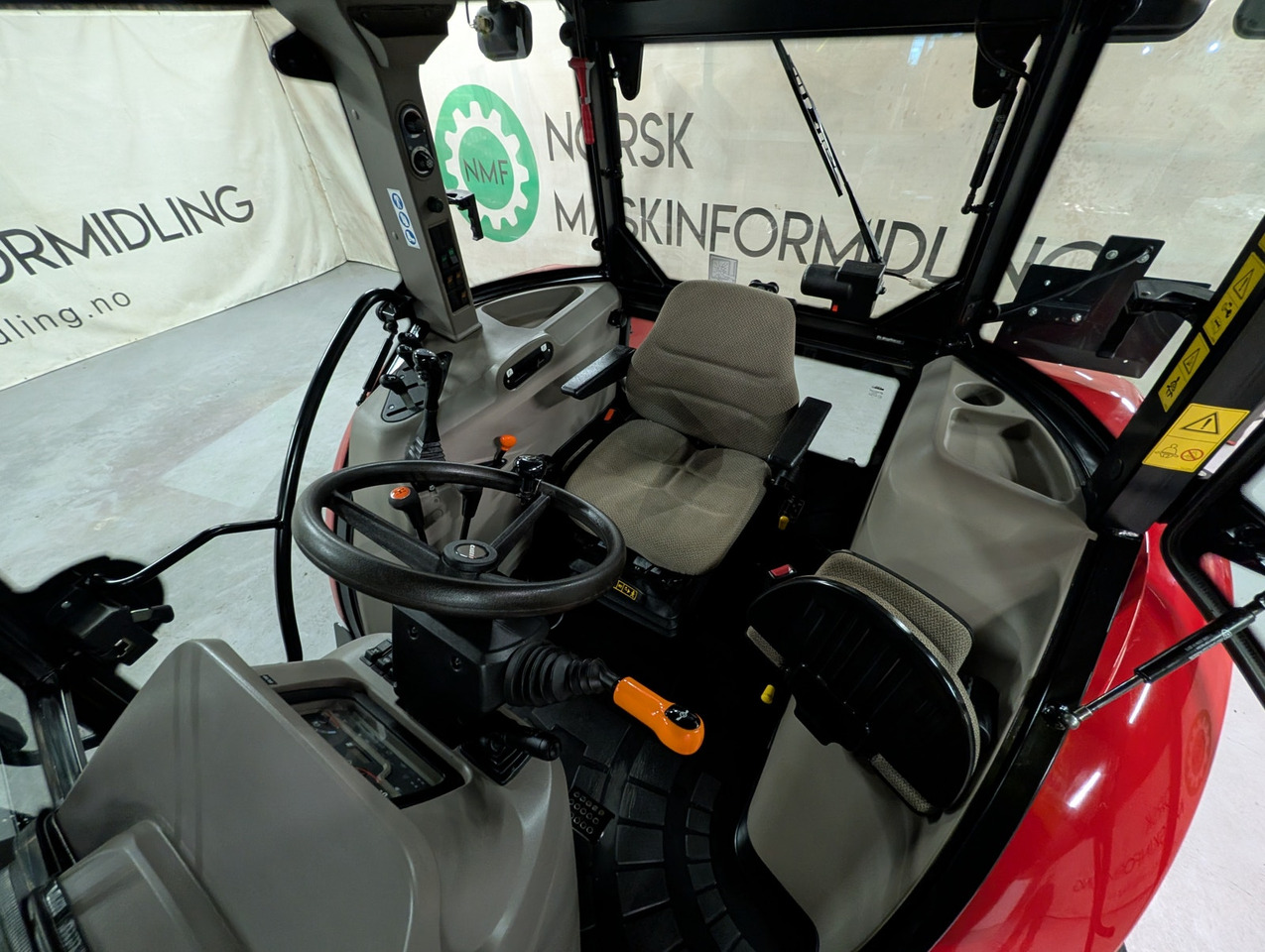 Trator CASE IH Farmall 85A: foto 11