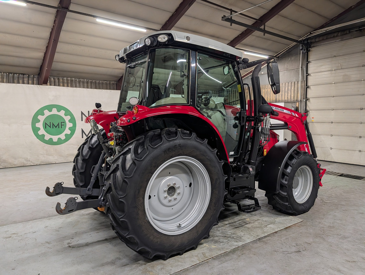 Massey Ferguson 5712S - Trator: foto 5 Massey Ferguson 5712S - Trator: foto 5