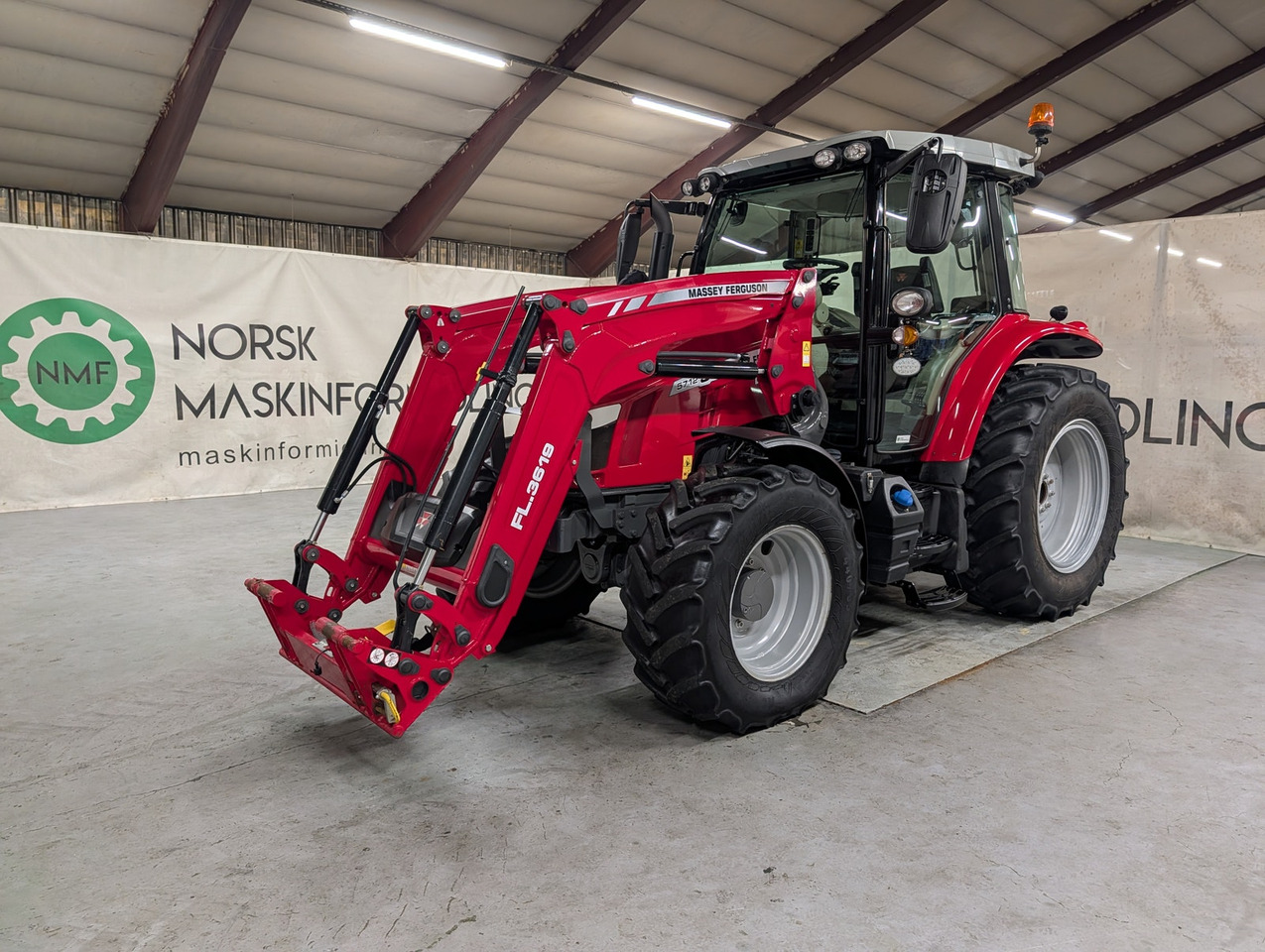 Massey Ferguson 5712S - Trator: foto 1 Massey Ferguson 5712S - Trator: foto 1