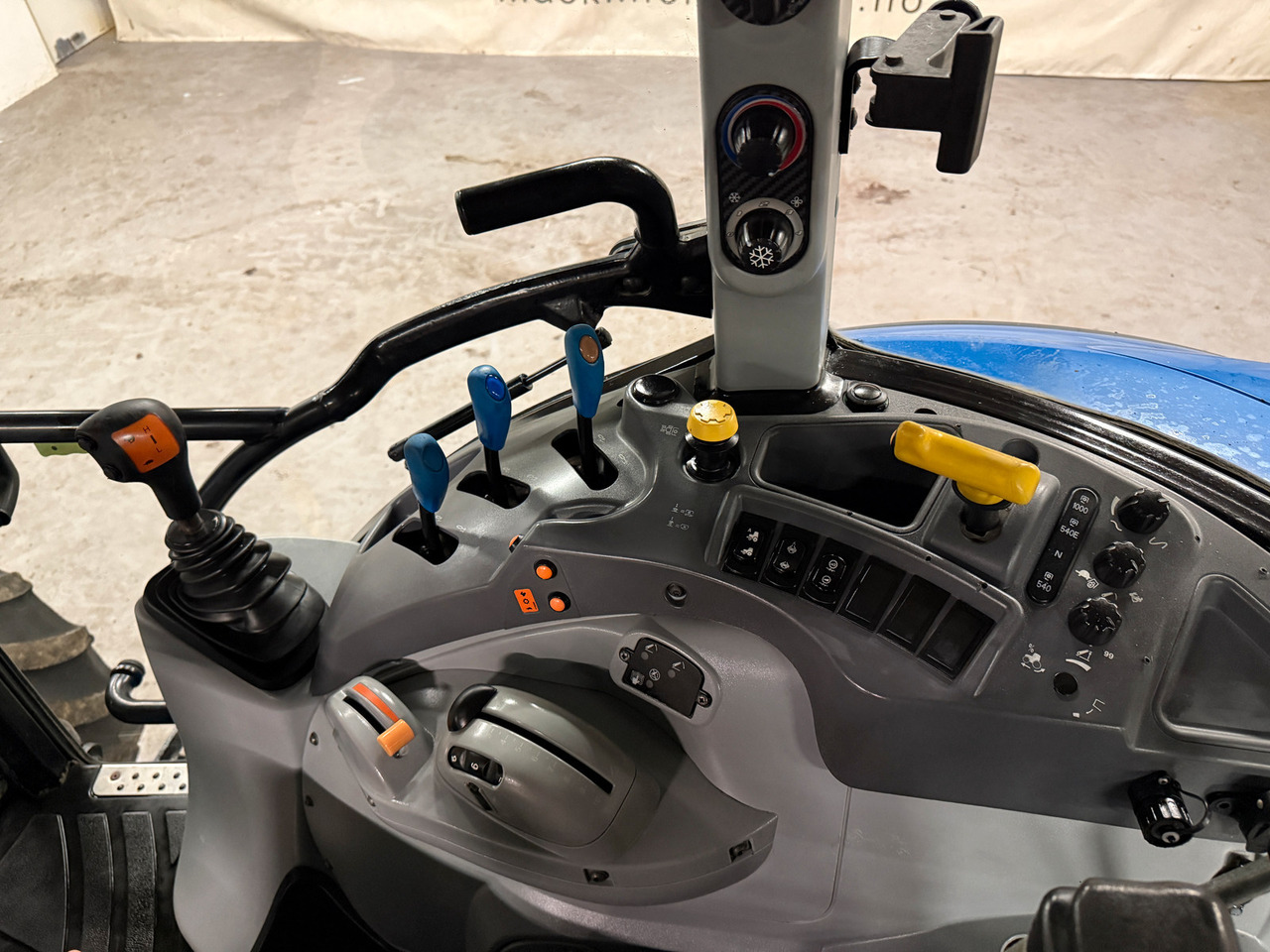 Trator New Holland T5.115 EC: foto 13