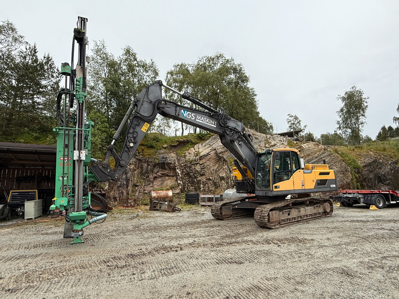 Volvo EC250DL med Montabert tårn - Escavadora de rastos: foto 2 Volvo EC250DL med Montabert tårn - Escavadora de rastos: foto 2