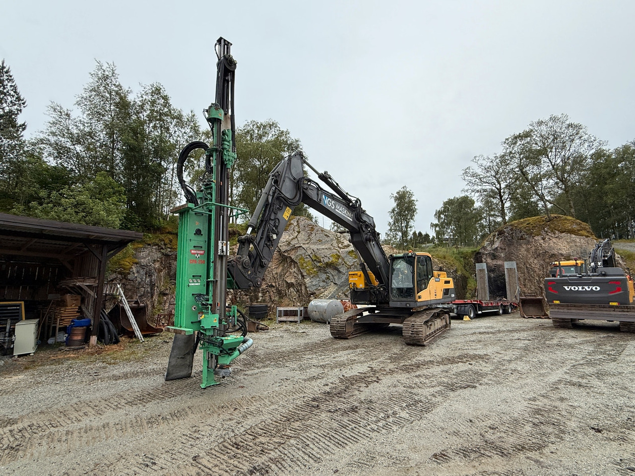 Volvo EC250DL med Montabert tårn - Escavadora de rastos: foto 1 Volvo EC250DL med Montabert tårn - Escavadora de rastos: foto 1