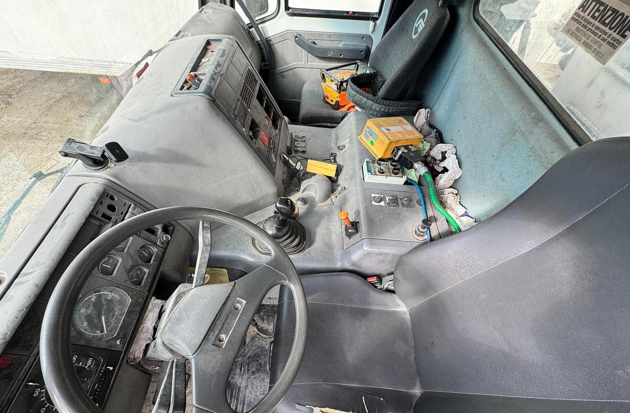 Betonpompa 28MT CIFA ASTRA HD84.38 - Autobetoneira com bomba: foto 2 Betonpompa 28MT CIFA ASTRA HD84.38 - Autobetoneira com bomba: foto 2