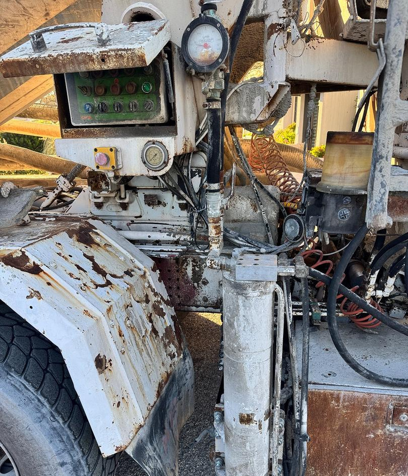 Autobomba de betão Betonpompa CIFA Iveco Trakker 410E44: foto 13