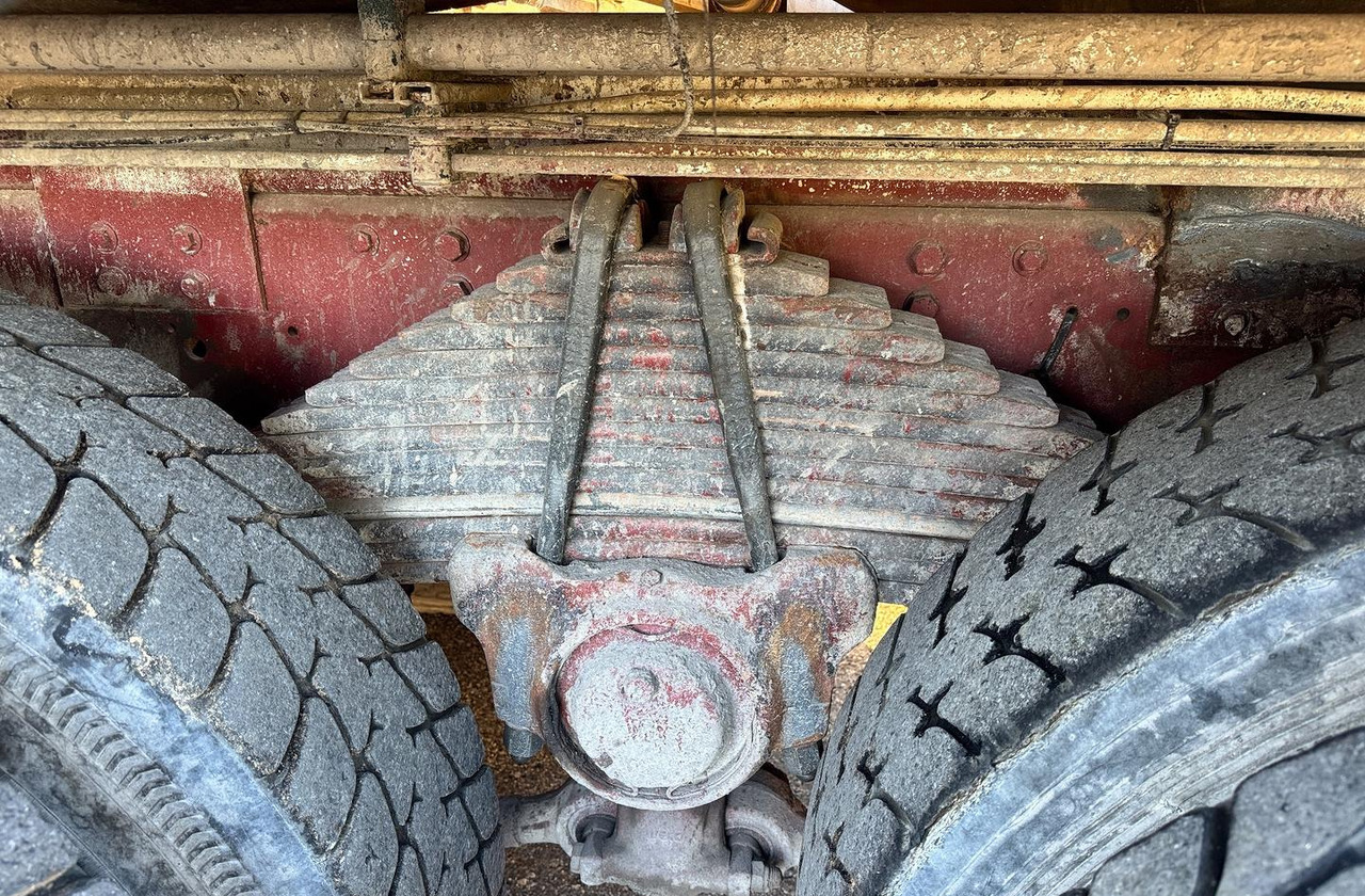 Autobomba de betão Betonpompa CIFA Iveco Trakker 410E44: foto 6