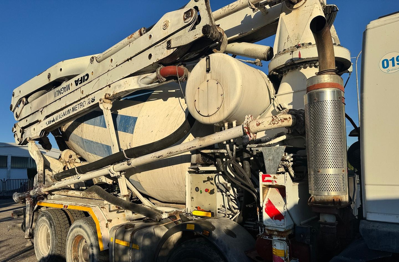 Autobomba de betão Betonpompa CIFA Iveco Trakker 410E44: foto 14