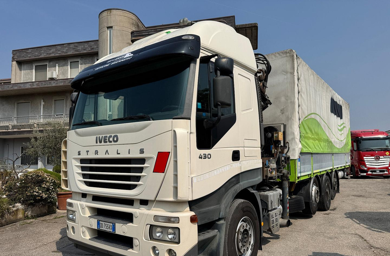 IVECO 430 - 4 ASSI STRADALE CON GRU - Camião de lona, Camião grua: foto 1 IVECO 430 - 4 ASSI STRADALE CON GRU - Camião de lona, Camião grua: foto 1
