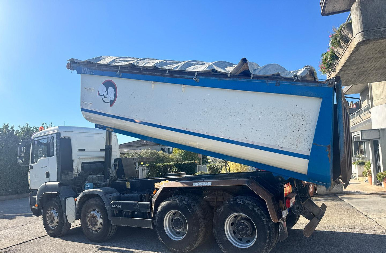 RIBALTABILE MAN TGA 41.480 (8X4) - Camião basculante: foto 3 RIBALTABILE MAN TGA 41.480 (8X4) - Camião basculante: foto 3