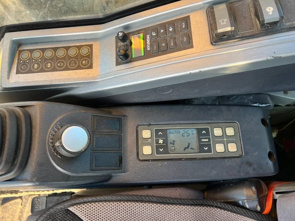 Escavadora de rastos Hyundai Robex 220 LC-9 A: foto 31