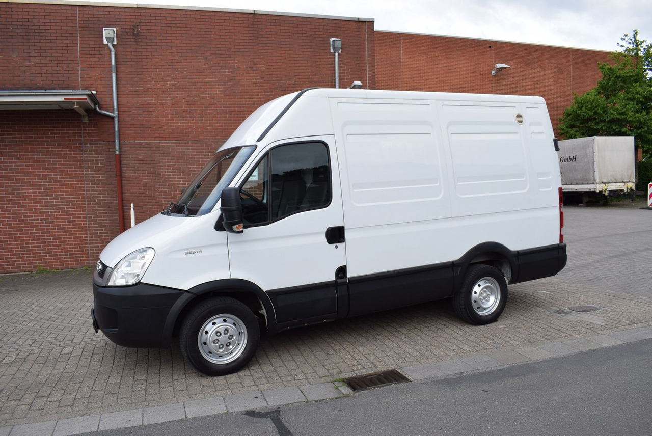 Iveco Daily 35 S 14L2H2 AHK Regale Standheizung - Furgão: foto 2 Iveco Daily 35 S 14L2H2 AHK Regale Standheizung - Furgão: foto 2