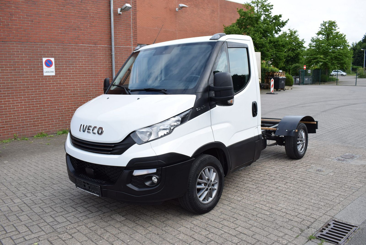 Iveco Daily 35 S21 3,0 Automatik Luftfederung Tempomat - Camião chassi: foto 1 Iveco Daily 35 S21 3,0 Automatik Luftfederung Tempomat - Camião chassi: foto 1