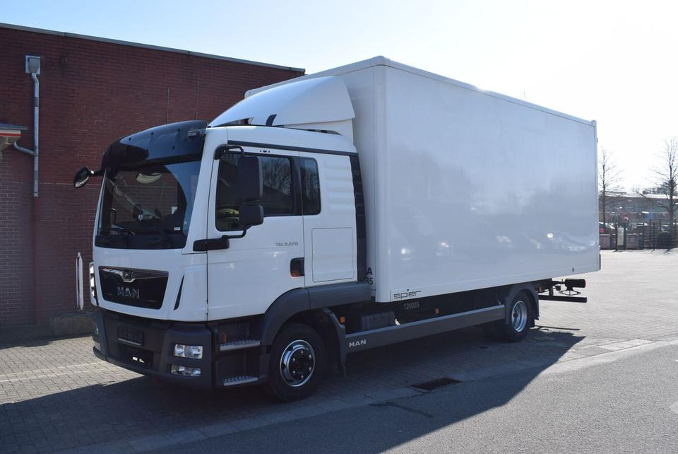 MAN TGL 8.220 Möbelkoffer 3-Sitzer Bett AHK Klima - Camião furgão: foto 1 MAN TGL 8.220 Möbelkoffer 3-Sitzer Bett AHK Klima - Camião furgão: foto 1
