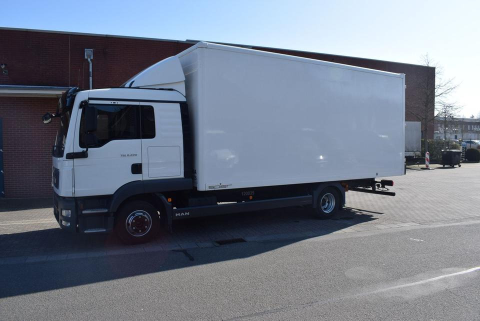 MAN TGL 8.220 Möbelkoffer 3-Sitzer Bett AHK Klima - Camião furgão: foto 2 MAN TGL 8.220 Möbelkoffer 3-Sitzer Bett AHK Klima - Camião furgão: foto 2