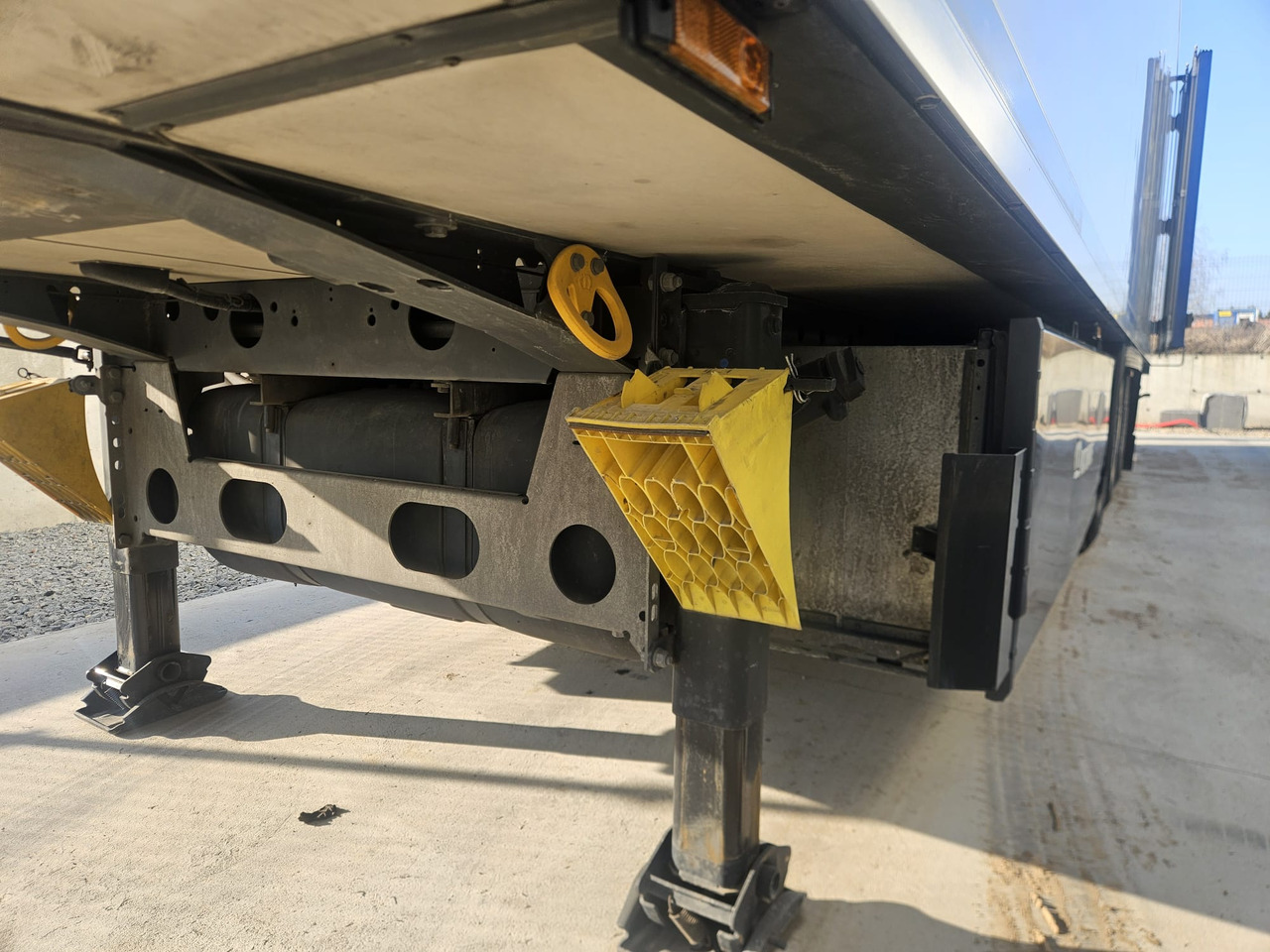 Semi-reboque frigorífico KRONE SD  Carrier Vector 1550: foto 6