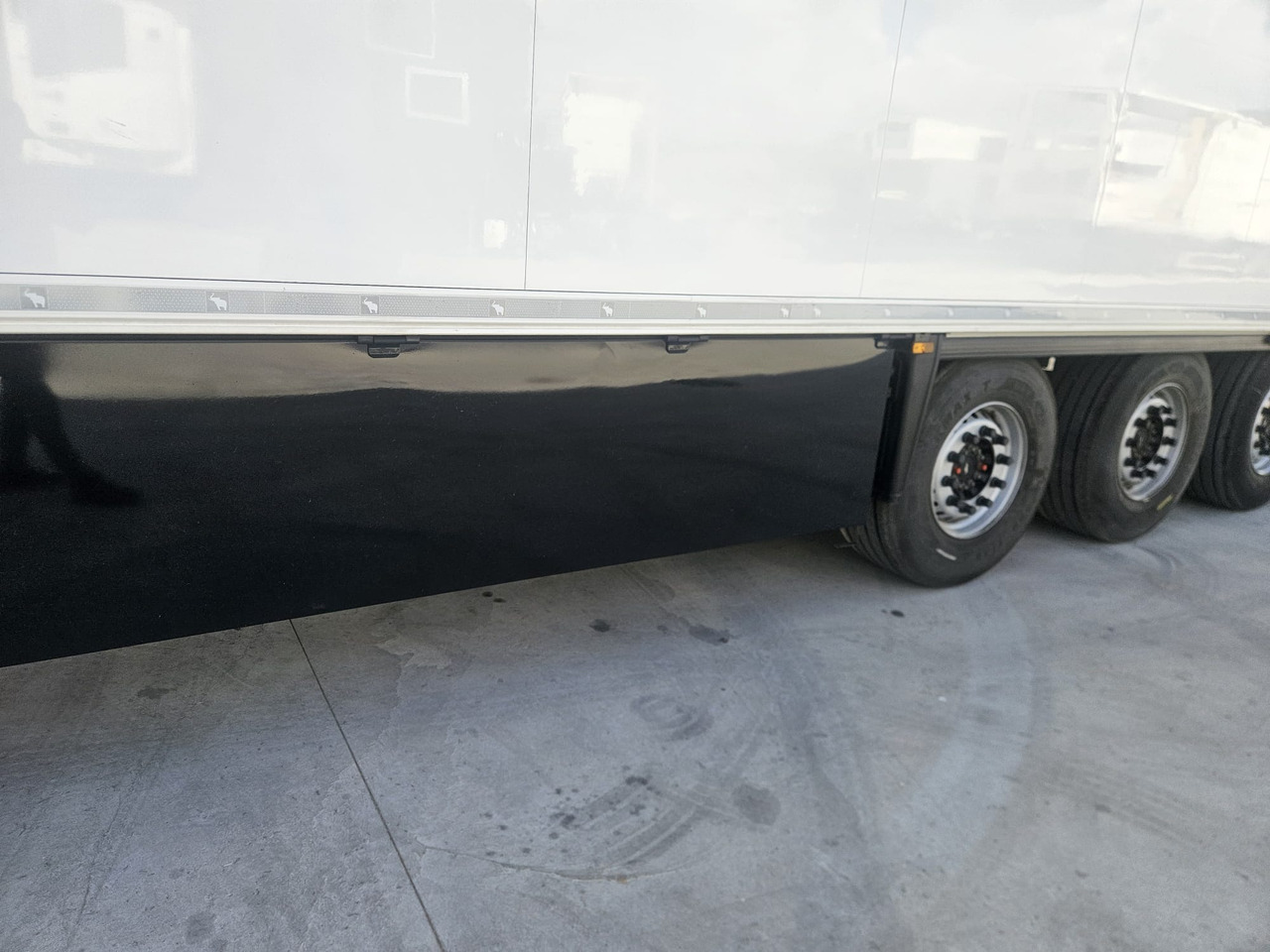 SCHMITZ CARGOBULL SKO 24/L - FP 60 ThermoKing SLXi300 - Semi-reboque frigorífico: foto 3 SCHMITZ CARGOBULL SKO 24/L - FP 60 ThermoKing SLXi300 - Semi-reboque frigorífico: foto 3