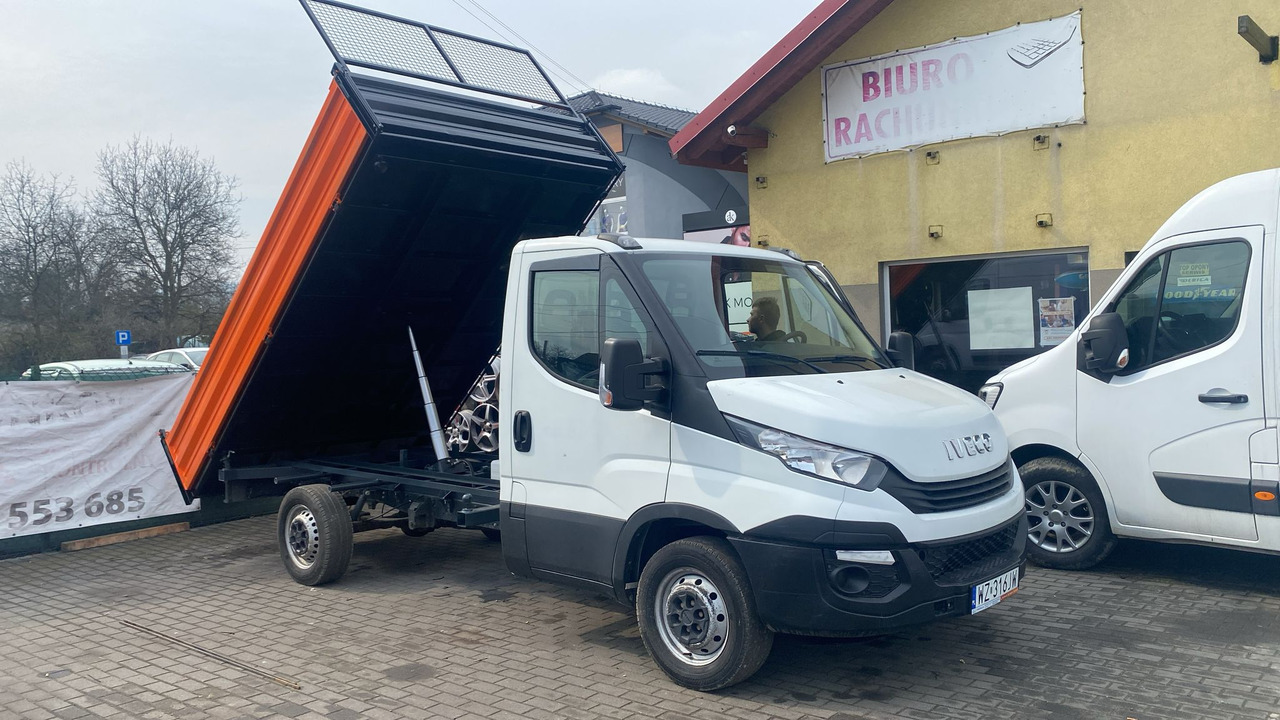 IVECO DAILY 35S13 WYWROTKA KIPER Z NAJAZDAMI NR 842 - Carrinha basculante: foto 1 IVECO DAILY 35S13 WYWROTKA KIPER Z NAJAZDAMI NR 842 - Carrinha basculante: foto 1