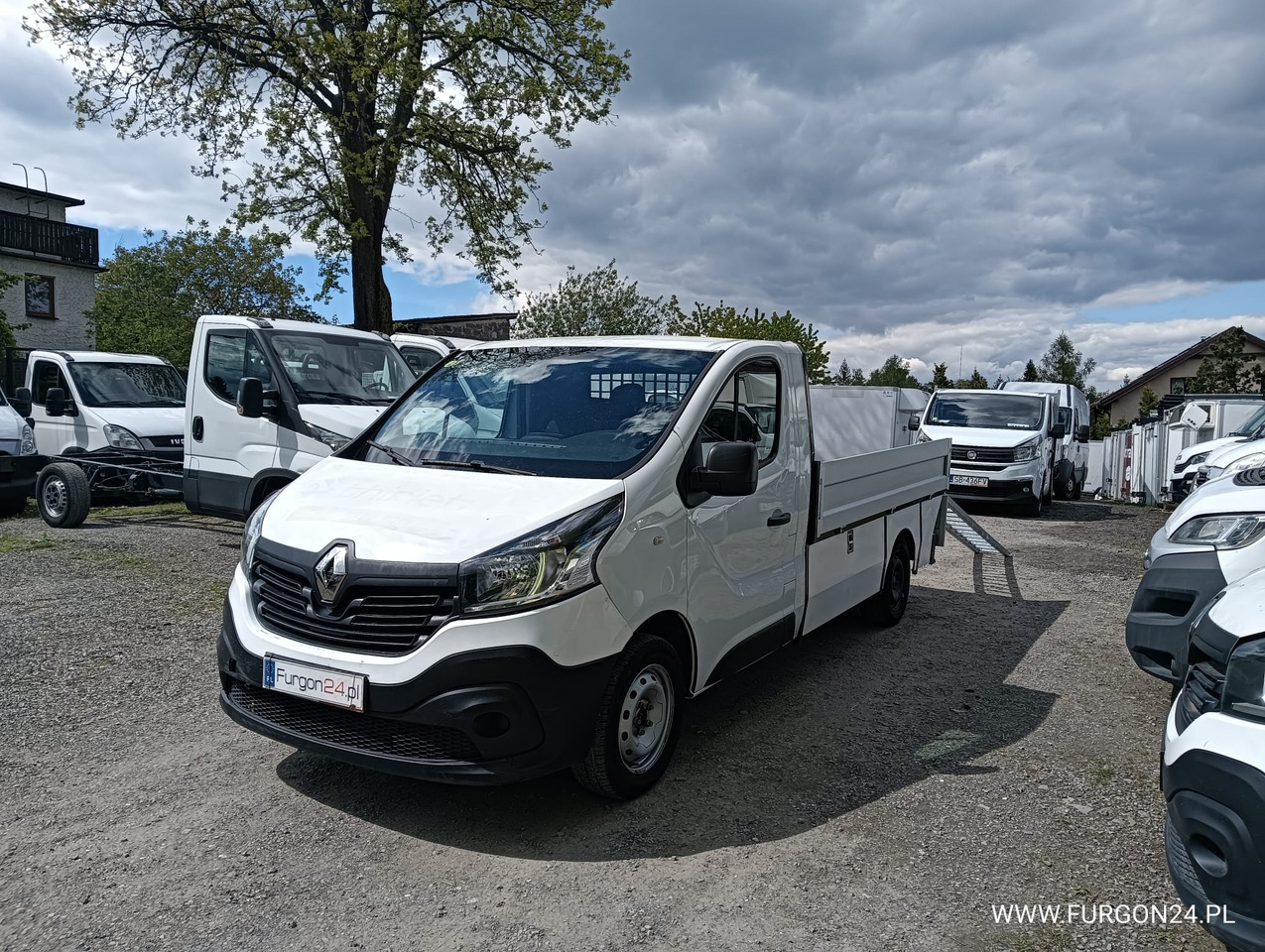 RENAULT TRAFIC SKRZYNIA PAKA Z NAJAZDAMI I PÓŁKAMI NR 689 - Carrinha de caixa aberta: foto 1 RENAULT TRAFIC SKRZYNIA PAKA Z NAJAZDAMI I PÓŁKAMI NR 689 - Carrinha de caixa aberta: foto 1