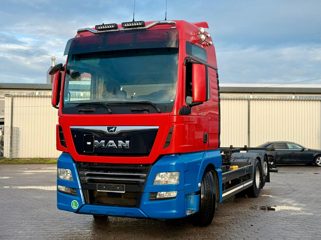 MAN TGX 26.470 XXL 6x2 BDF+Retarter +Standklima - Camião transportador de contêineres/ Caixa móvel: foto 2 MAN TGX 26.470 XXL 6x2 BDF+Retarter +Standklima - Camião transportador de contêineres/ Caixa móvel: foto 2
