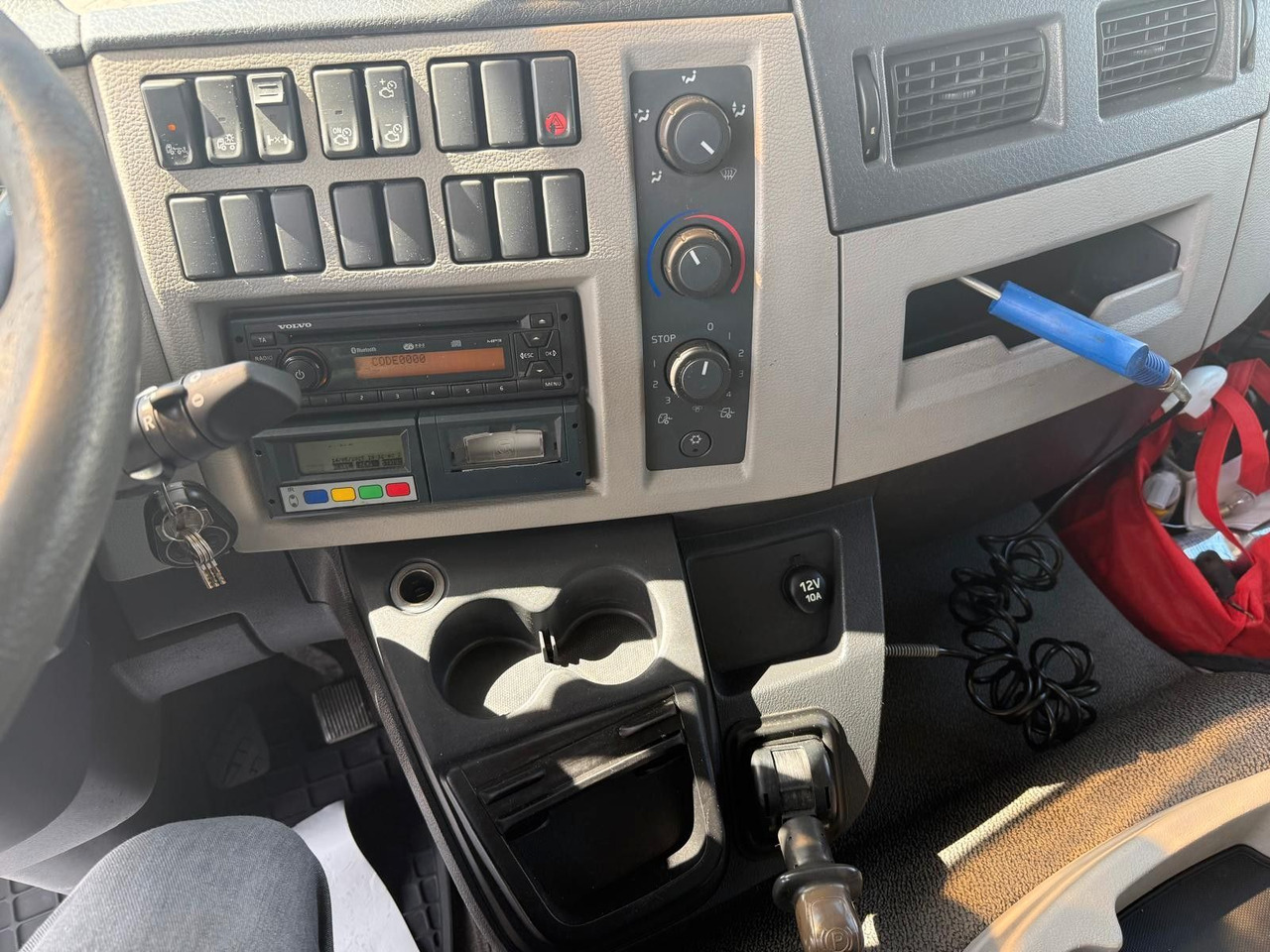 Camião frigorífico Volvo FL 240 Carrier Easy Cold+Hebebühne: foto 9