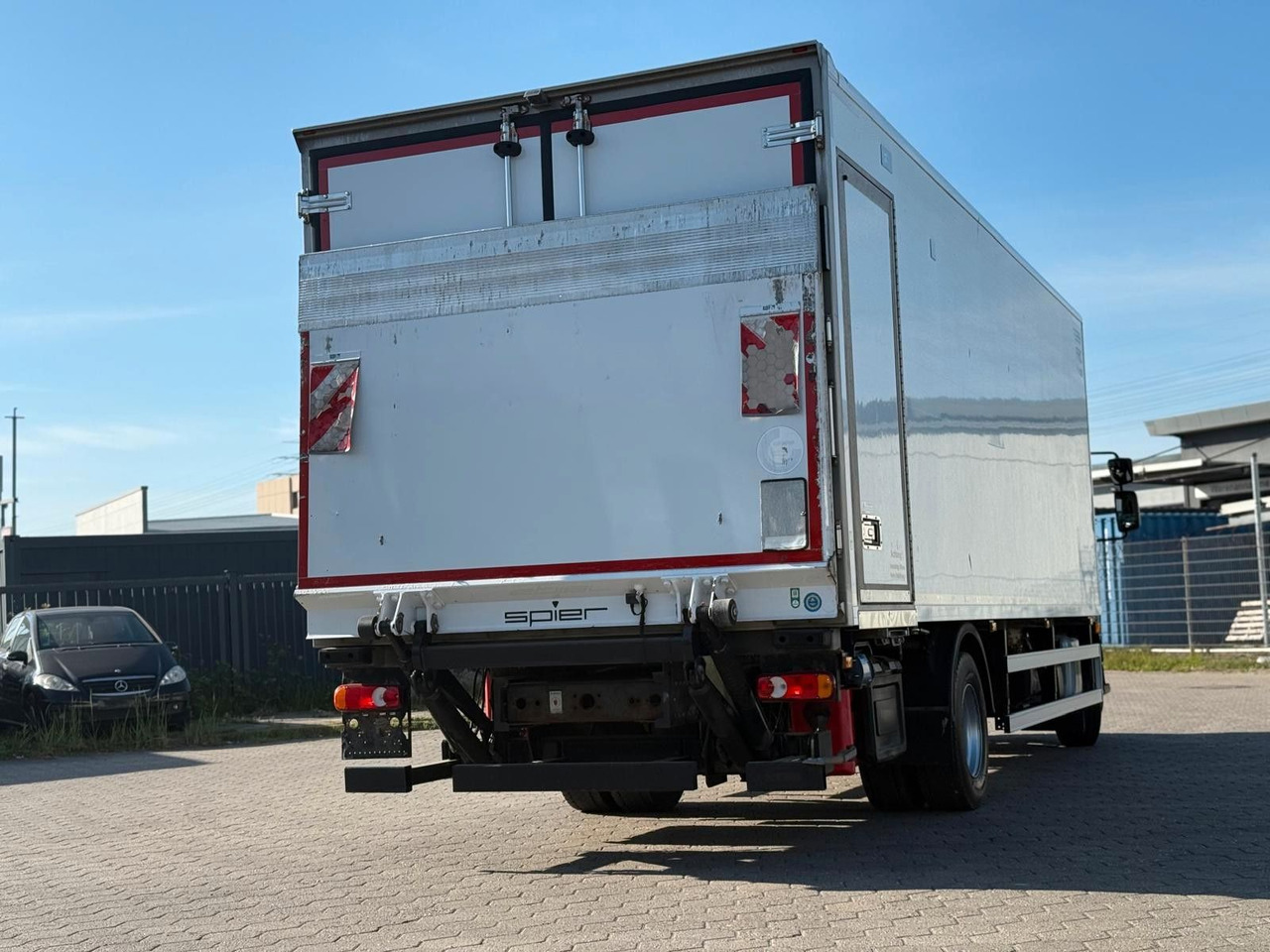 Volvo FL 42 R 240 +Thermoking T-880R+Kamera - Camião frigorífico: foto 3 Volvo FL 42 R 240 +Thermoking T-880R+Kamera - Camião frigorífico: foto 3