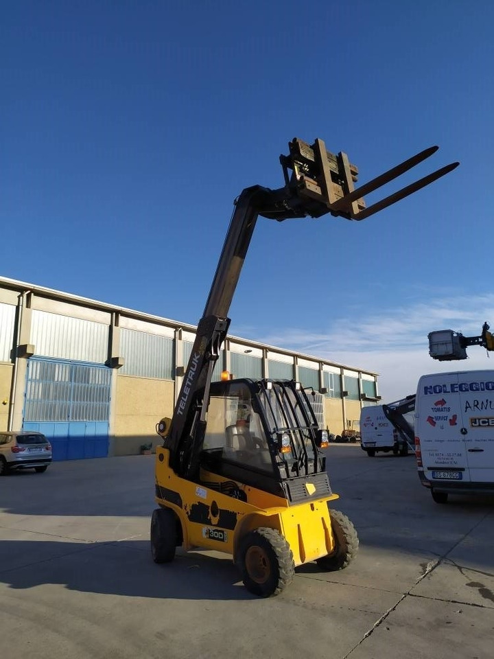JCB TLT 30 - Empilhador telescópico: foto 1 JCB TLT 30 - Empilhador telescópico: foto 1