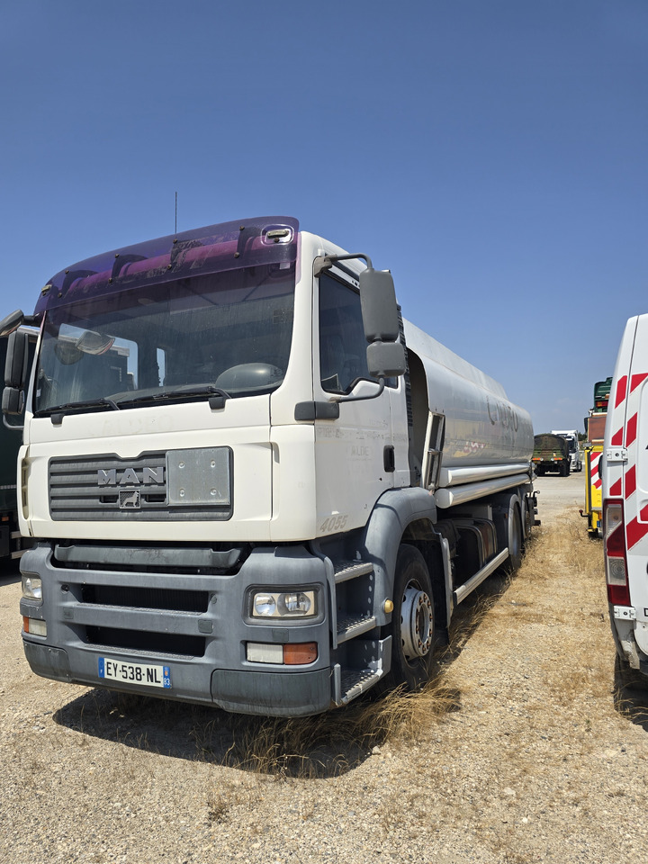 MAN TGA 26-320 - Caminhão tanque: foto 1 MAN TGA 26-320 - Caminhão tanque: foto 1