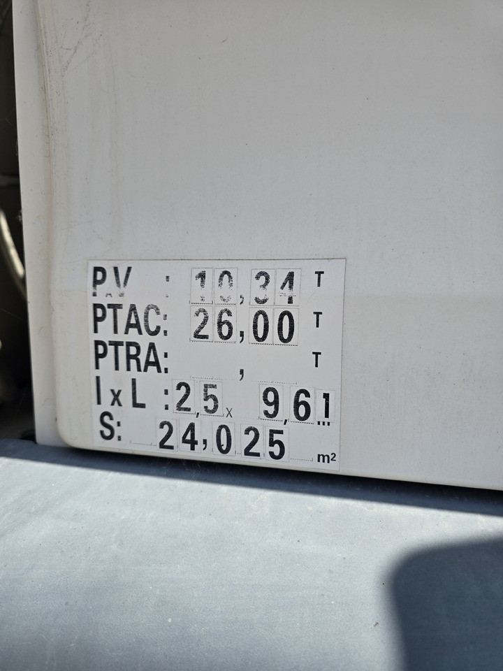 MAN TGA 26-320 - Caminhão tanque: foto 2 MAN TGA 26-320 - Caminhão tanque: foto 2