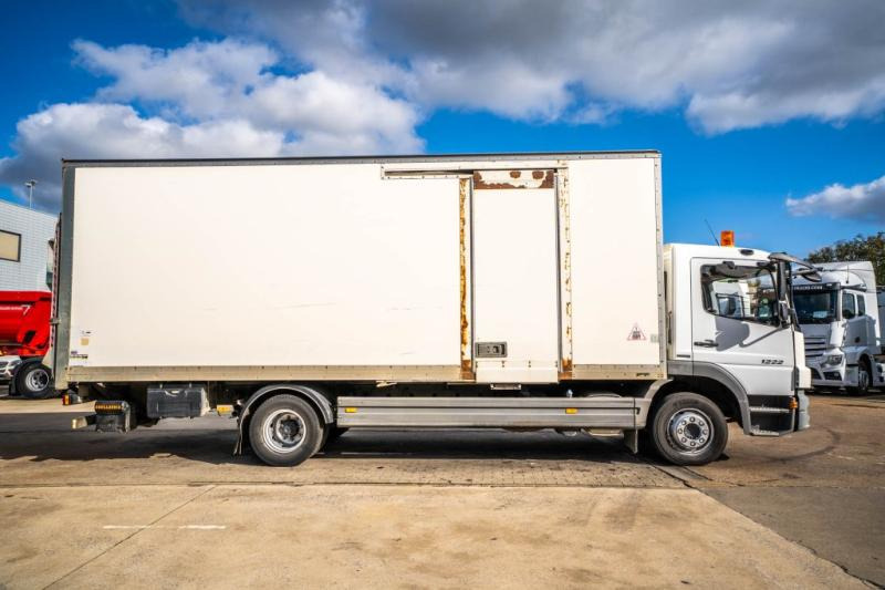 Mercedes ATEGO 1222 + D'HOLLANDIA 1.5T - Camião furgão: foto 3 Mercedes ATEGO 1222 + D'HOLLANDIA 1.5T - Camião furgão: foto 3