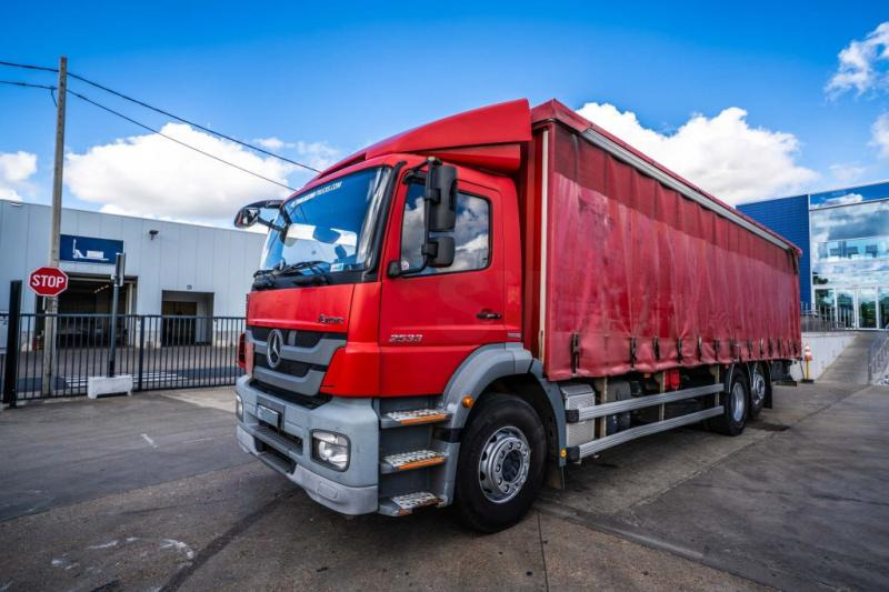 Mercedes AXOR 2533 -MP3+DHOLLANDIA 2.5T - Camião de lona: foto 1 Mercedes AXOR 2533 -MP3+DHOLLANDIA 2.5T - Camião de lona: foto 1