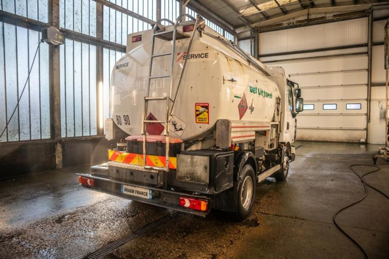 Renault 180 DCI+5500L/3COMP LAMES - Caminhão tanque: foto 3 Renault 180 DCI+5500L/3COMP LAMES - Caminhão tanque: foto 3