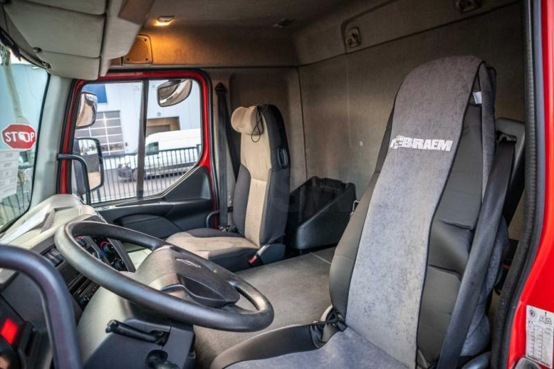 Fotografia de interior 2: Camião furgão Renault MIDLUM 270 DXI (18t.)+DHOLLANDIA 2T.