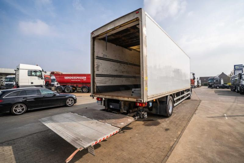 Fotografia de interior 1: Camião furgão Renault MIDLUM 270 DXI (18t.)