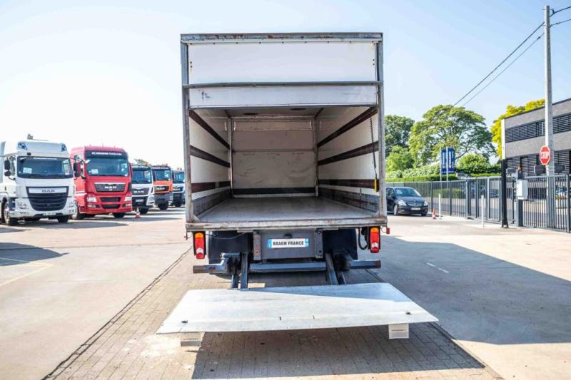 Camião frigorífico Renault MIDLUM 280DXI+POUSSIN/CHICKEN/KUIKEN/KÛKEN: foto 6