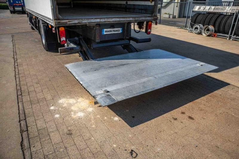 Camião frigorífico Renault MIDLUM 280DXI+POUSSIN/CHICKEN/KUIKEN/KÛKEN: foto 7