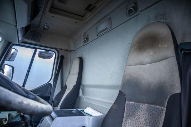 Leasing de Renault PREMIUM 320 DXI+CITERNE ALIMENTAIRE ( engine problem) Renault PREMIUM 320 DXI+CITERNE ALIMENTAIRE ( engine problem): foto 7