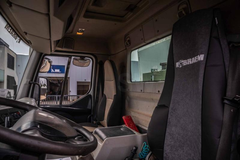 Fotografia de interior 1: Camião basculante Renault PREMIUM 320DXI+BIBENNE+REMORQUANT