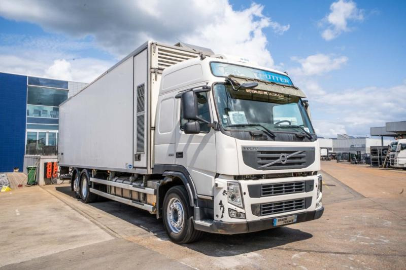 Volvo FM 330-6x2-VEB+AUBINEAU+DHOLLANDIA- POUSSIN/CHICKEN/KUIKEN/KÛKEN - Camião frigorífico: foto 2 Volvo FM 330-6x2-VEB+AUBINEAU+DHOLLANDIA- POUSSIN/CHICKEN/KUIKEN/KÛKEN - Camião frigorífico: foto 2