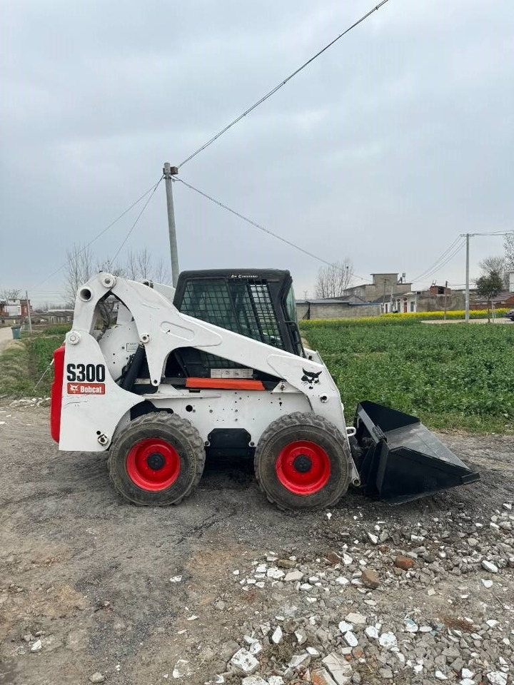 Bobcat S 300 - Mini pá carregadora: foto 1 Bobcat S 300 - Mini pá carregadora: foto 1