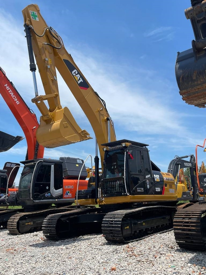 Escavadora de rastos novo CAT 323: foto 1